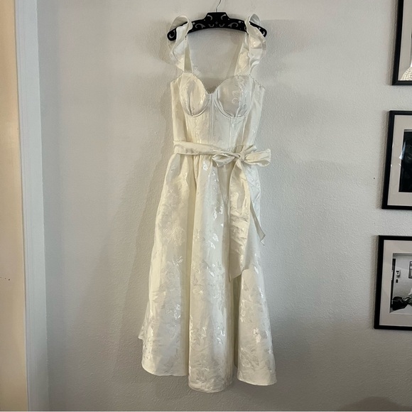 V. Chapman White Midi Dress - Picture 7 of 12